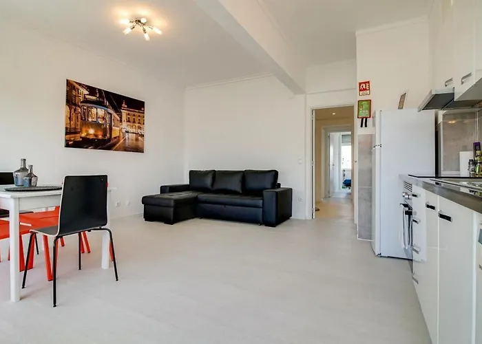 Modern 2 Bedroom Apartment With Views In Lisbon