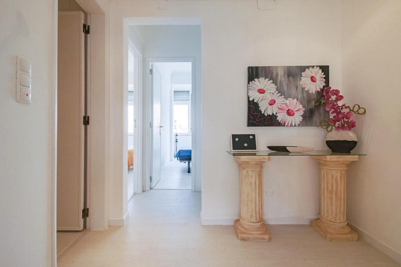 Modern 2 Bedroom With Views In Apartment *