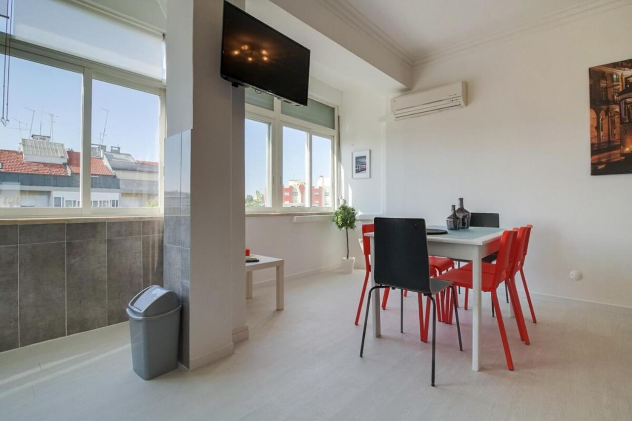Modern 2 Bedroom With Views In Apartment Lisbon