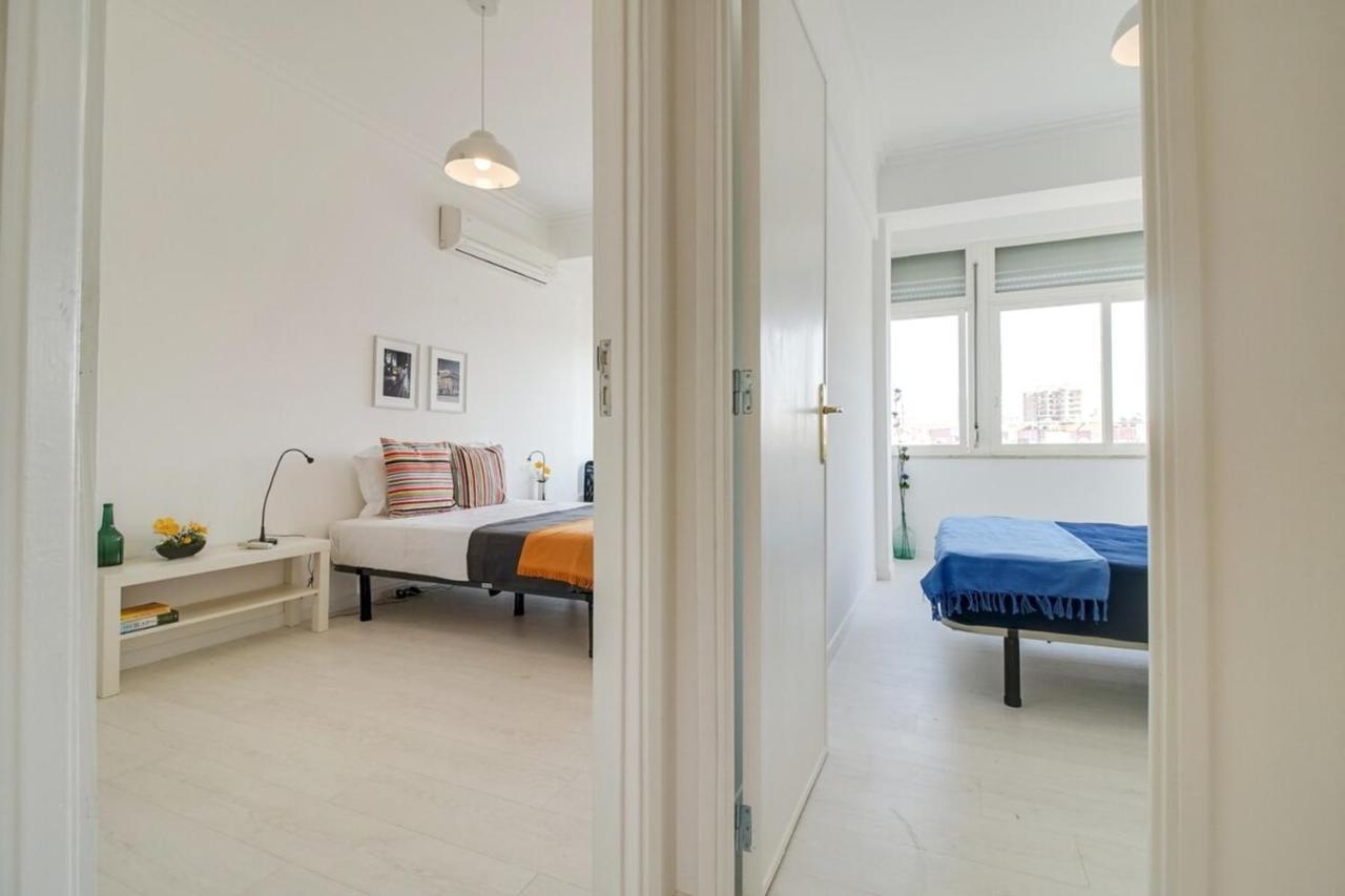 Modern 2 Bedroom With Views In Lisbon